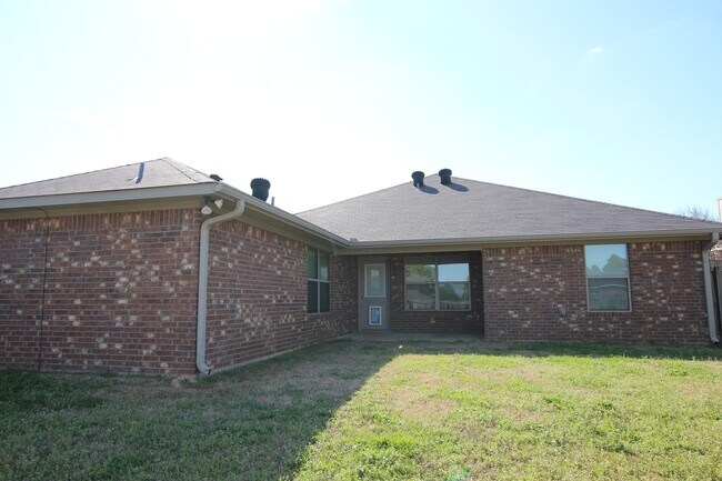 Building Photo - 19391 King Ranch Dr