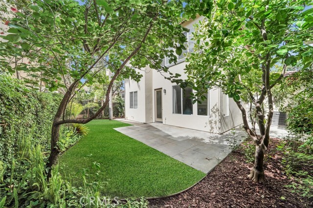 Building Photo - 24 Periwinkle