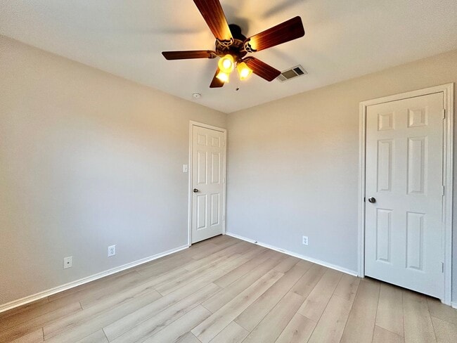 Building Photo - 609 N Cascades Ave