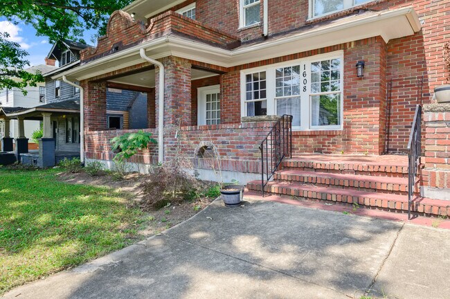 Building Photo - 1608 Fayetteville St