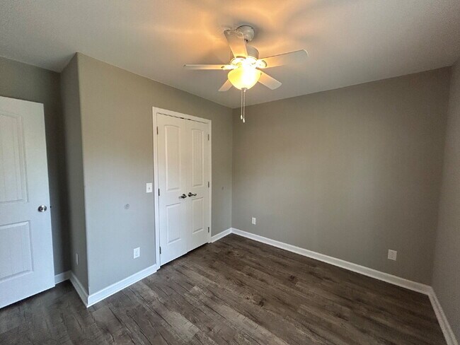 Building Photo - 2BD 2BA DUPLEX IN BAXTER