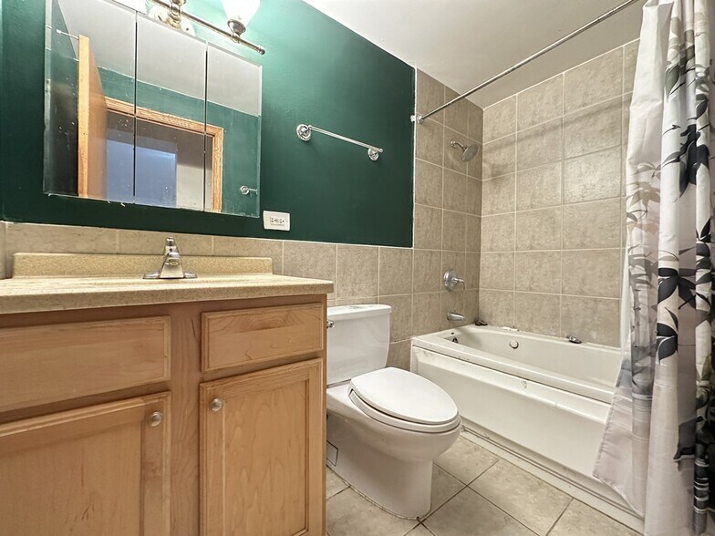 Building Photo - 4180 N Marine Dr