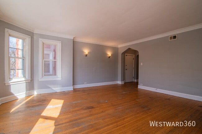 Building Photo - 7841 S Kingston Ave