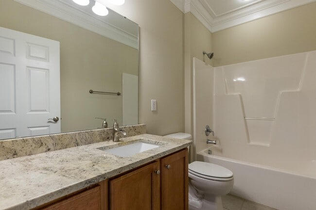 Building Photo - 821 Waterford Lake Dr