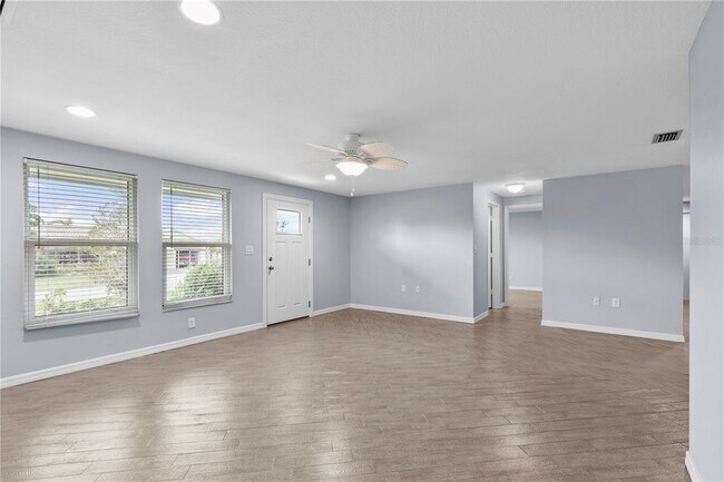 Building Photo - 4612 8th St Ct E