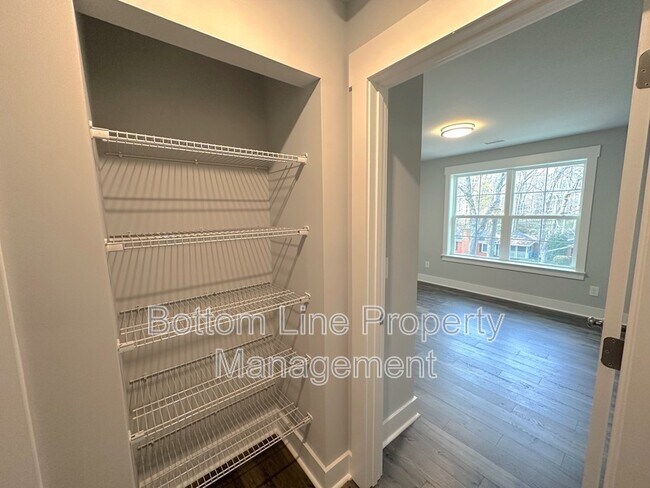 Building Photo - 3814 Starmount Ave