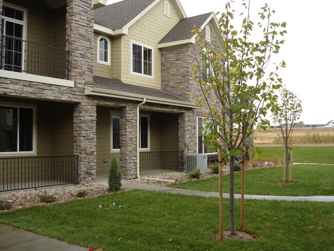 Building Photo - Immaculate Upscale Townhome in fantastic location in Arvada
