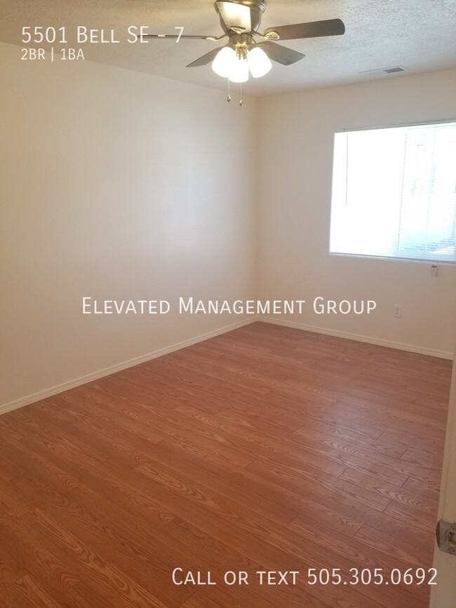 Building Photo - Move in NOW! No Carpet 2Bd/1Bath Refrigera...