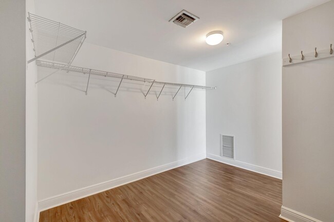 Building Photo - 610 Clematis St