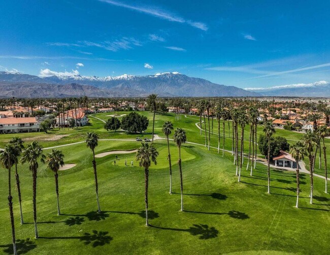 Building Photo - 221 Vista Royale Cir E