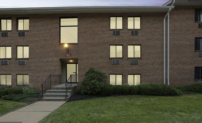 Building Photo - 200 Winding Way