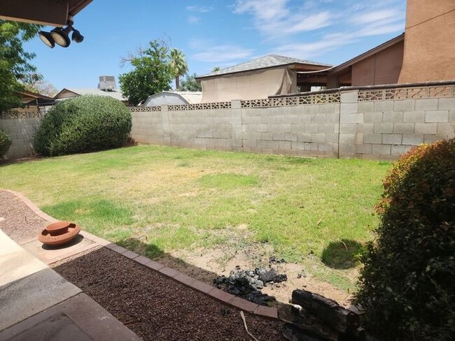 Building Photo - COMING SOON!! Ranch Style 3 bed/1.75 Bath,...