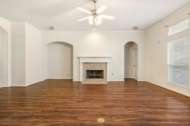 Building Photo - 24915 Pikecrest Dr