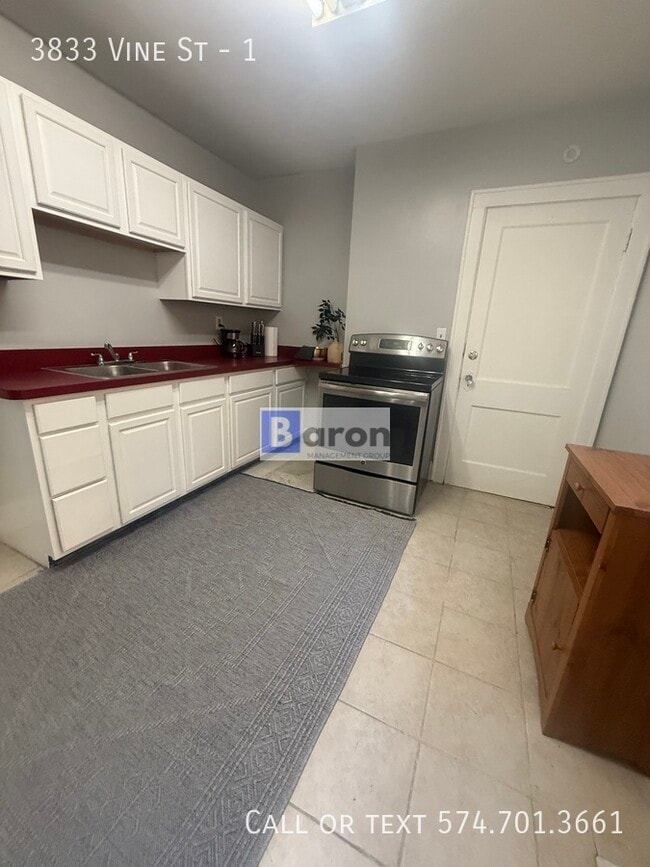 Building Photo - 3833 Vine St