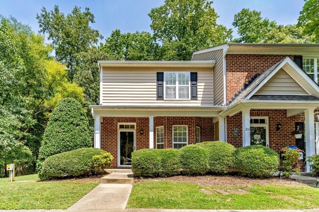Building Photo - Move-In Ready End-Unit Townhome with Two Private Suites in the Heart of Rolesville!
