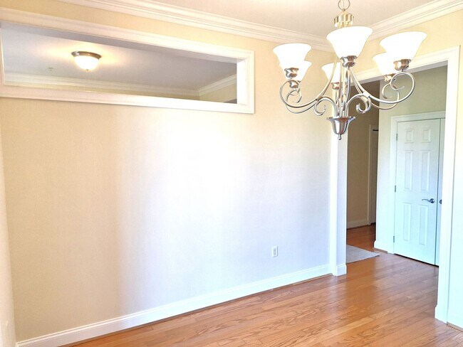 Building Photo - 3 bedroom/ 2 bathroom- Bennington on the Park