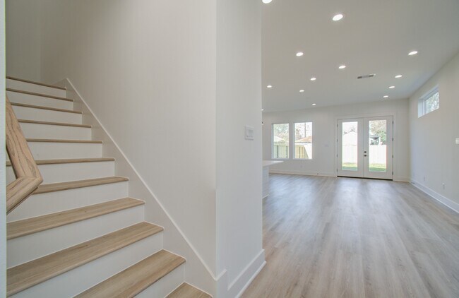 Building Photo - 4425 Providence St