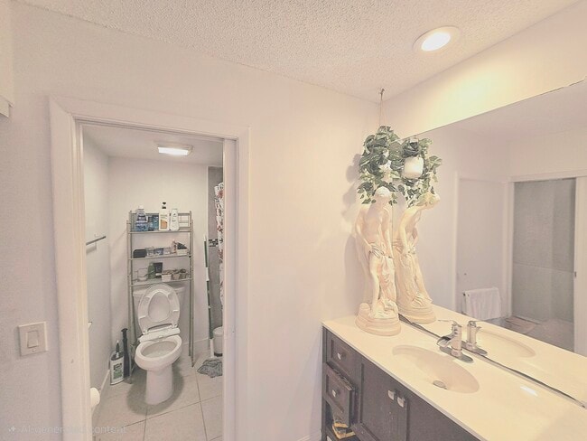Building Photo - 1530 Royal Forest Ct