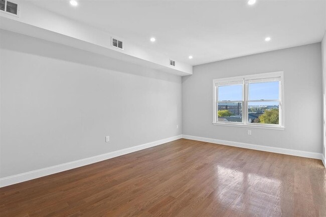 Building Photo - 311-315 W SIDE Ave