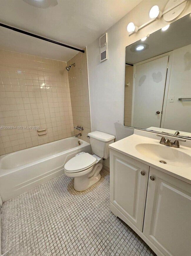 Building Photo - 1200 NE Miami Gardens Dr