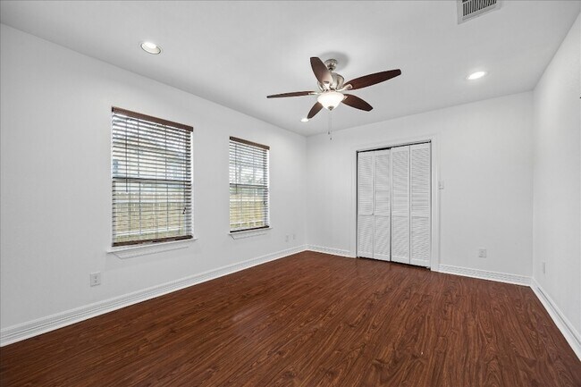 Building Photo - 708 E 32nd St