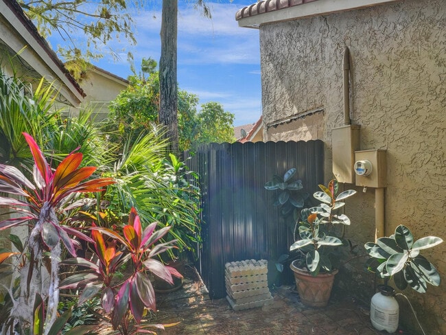 Building Photo - 1257 NW 91st Ave