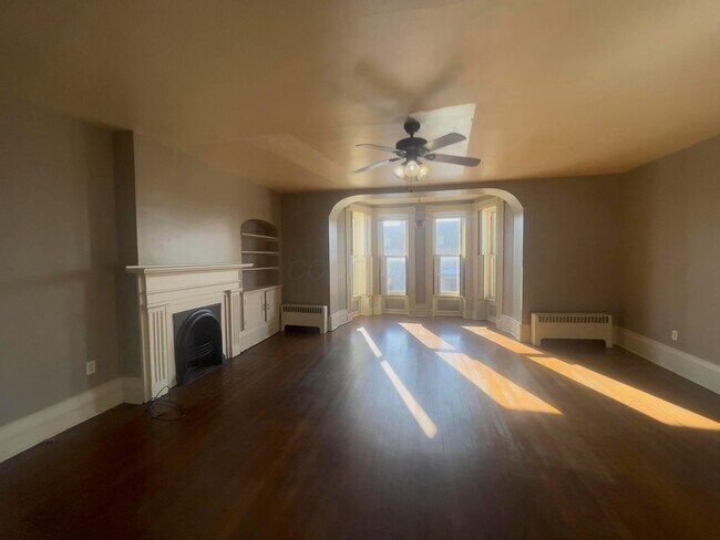 Building Photo - 166 Hudson Ave