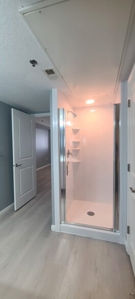 Upstairs bathroom - 5 S 500 W