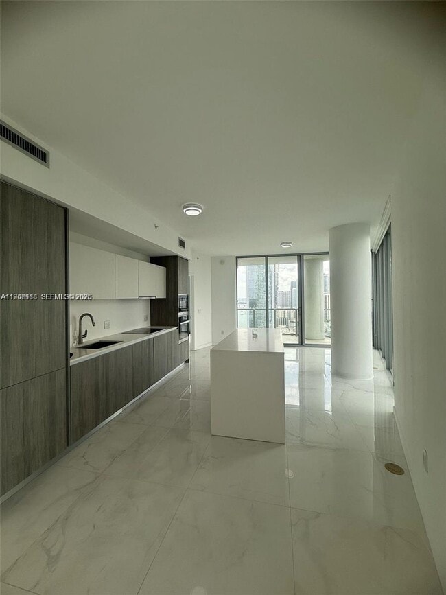 Building Photo - 2900 NE 7th Ave