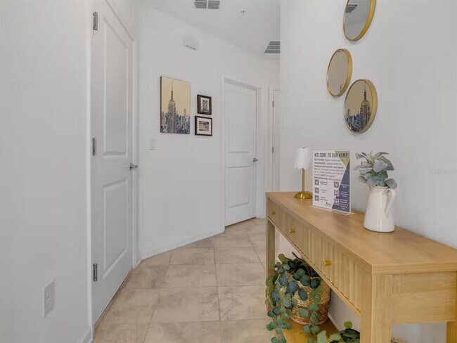 Building Photo - 1043 Splash Shot Pl