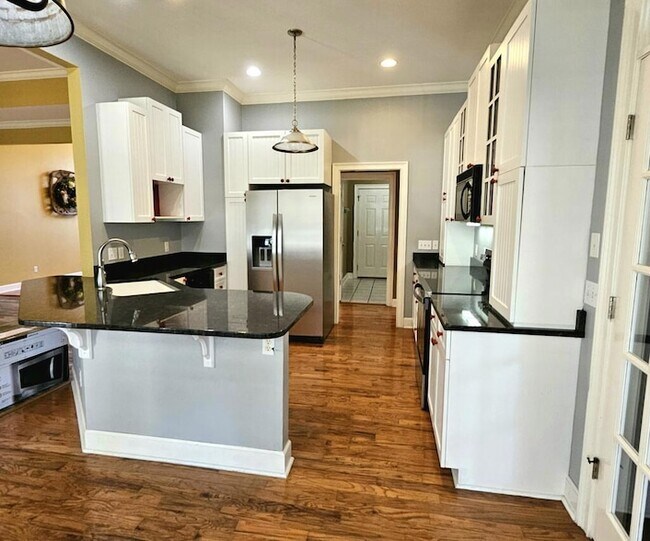 Building Photo - 366 Bellingham Dr