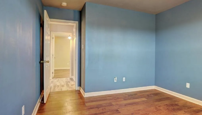 Building Photo - 737 N Belle Cir
