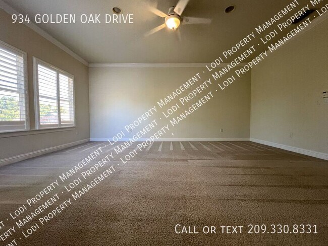 Building Photo - 934 Golden Oak Dr
