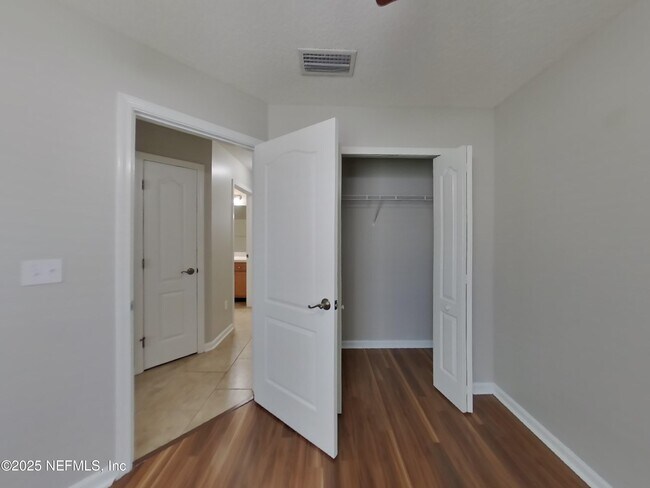 Building Photo - 495 Apple Creek Dr