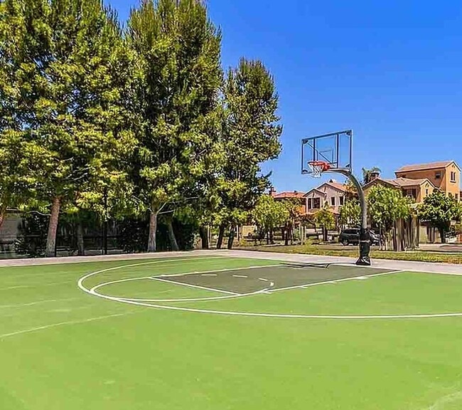 Building Photo - Expansive Portola Springs 4 Bedroom Home