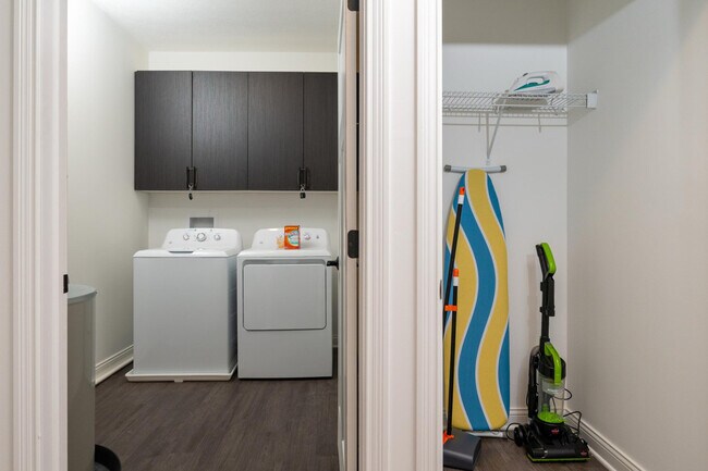 Building Photo - 5842 Leisure Ln