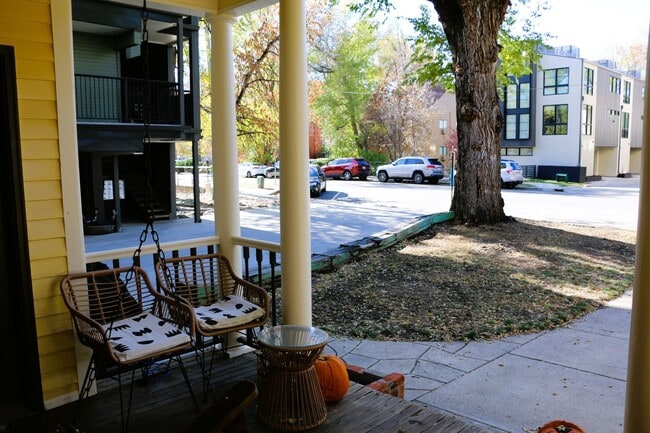 Building Photo - Spacious 4 bedroom Historic House - Available for Fall 2026-2027!