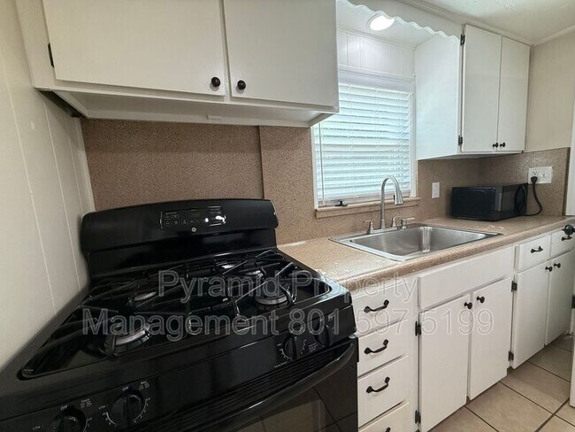 Building Photo - 3180 S 400 E