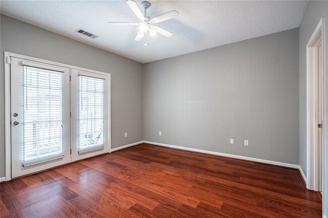 Building Photo - 303 Spring Heights Ln