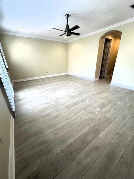 Building Photo - 1362 Bayview Dr