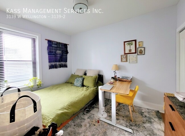 Building Photo - Pet Friendly Logan Square 2 Bed with In Un...