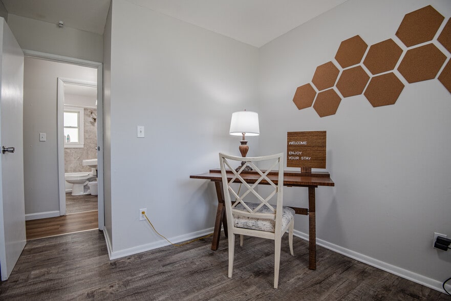 Building Photo - 1110 Cedarbrook Dr