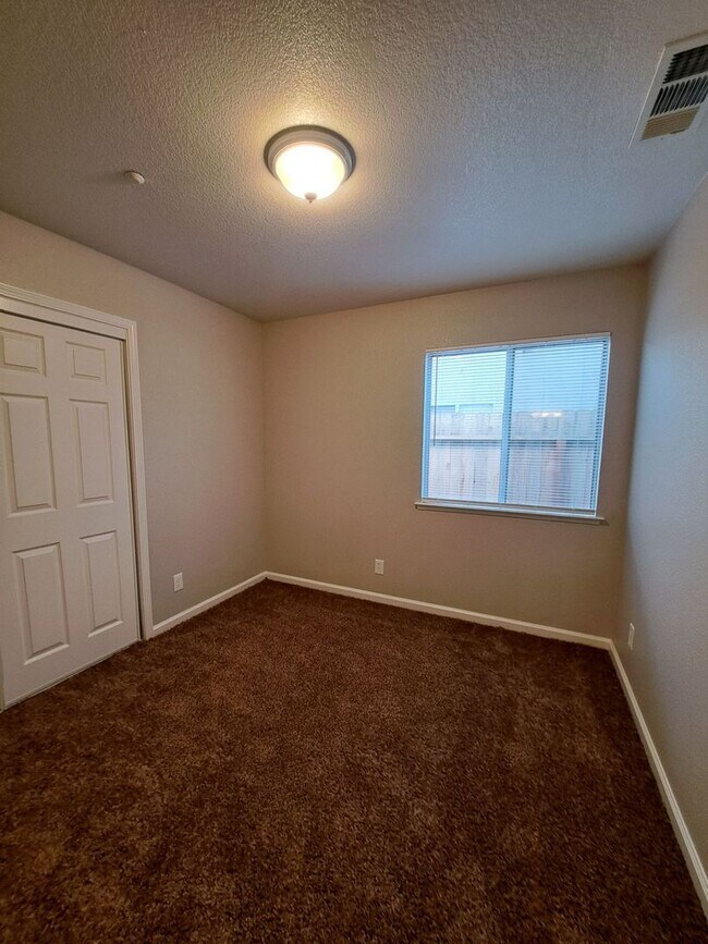 Building Photo - Move-In Special: First Month Free—Don’t Mi...