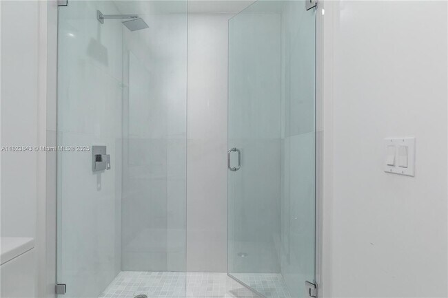Building Photo - 300 Sunny Isles Blvd