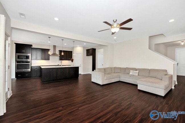 Building Photo - 141 Slade Thomas Dr