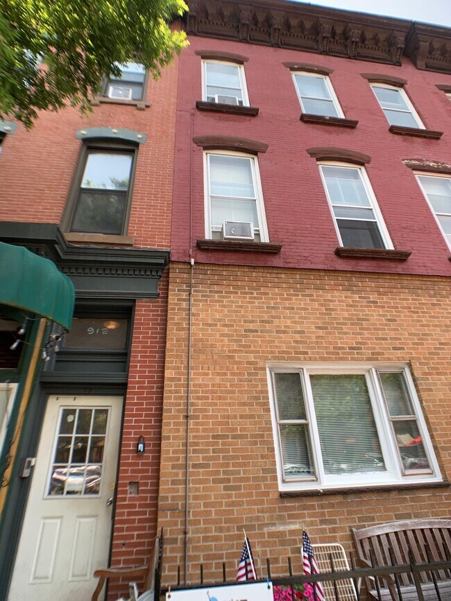Building Photo - 912 Washington St