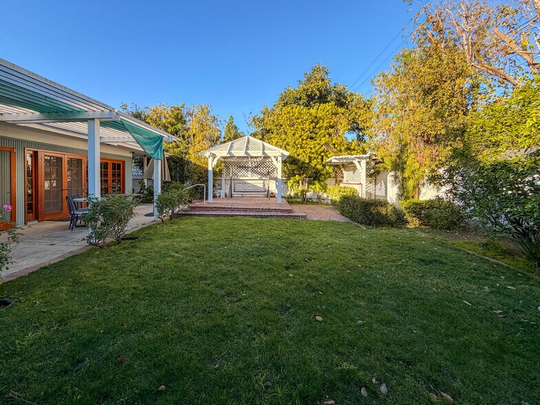 Building Photo - 5516 Ethel Ave