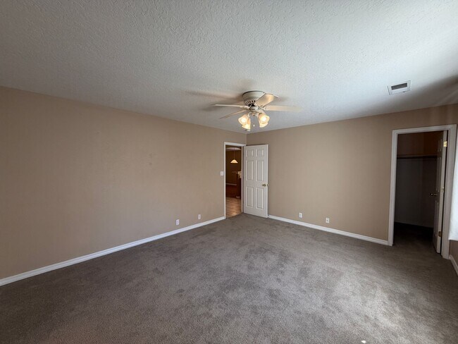 Building Photo - 3 Bedroom Home Near Louisiana Blvd NE & Paseo Del Norte Blvd NE!