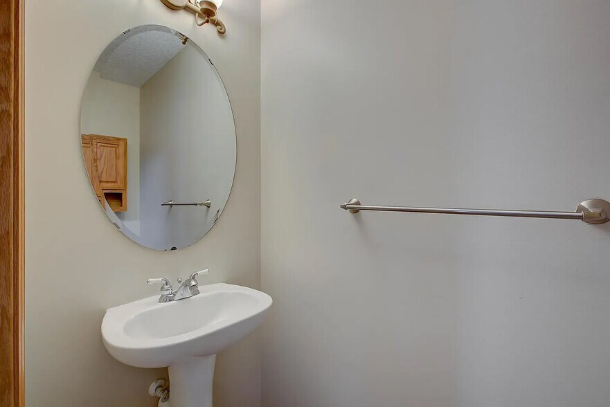 Building Photo - 321 Heritage Trl