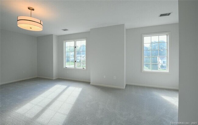 Building Photo - 14 Harold Rd